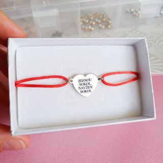 Dnes je Památný den sokolstva, a to mi připomnělo tenhle úžasný náramek, který jsem před nedávnem vyráběla. 🥰